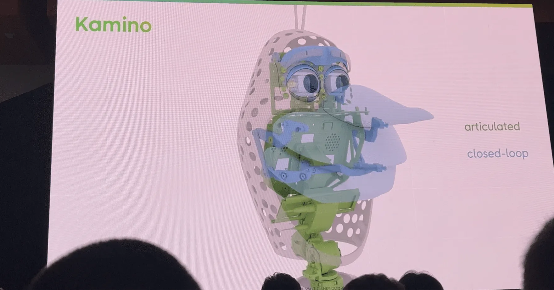 基調講演でチップを掲げるNVIDIAのジェンスン・フアンCEO