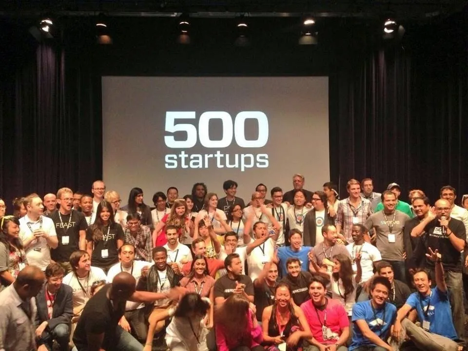 500 Startups の Demo Day の後の記念写真。この縁が10年後に再びつながることになるとは